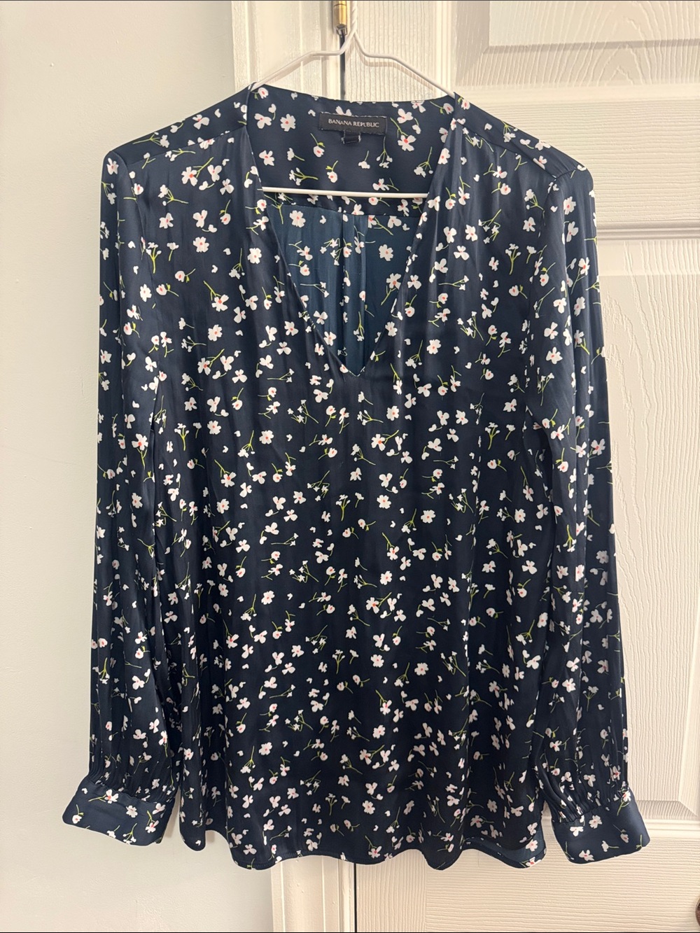 Banana Republic Navy Floral V-Neck Long Sleeve Blouse